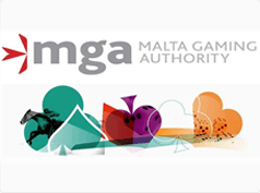 Logo de la MGA, Autoridad del Juego de Malta con los palos de la baraja francesa debajo en naranja, verde, rojo y fucsia.
